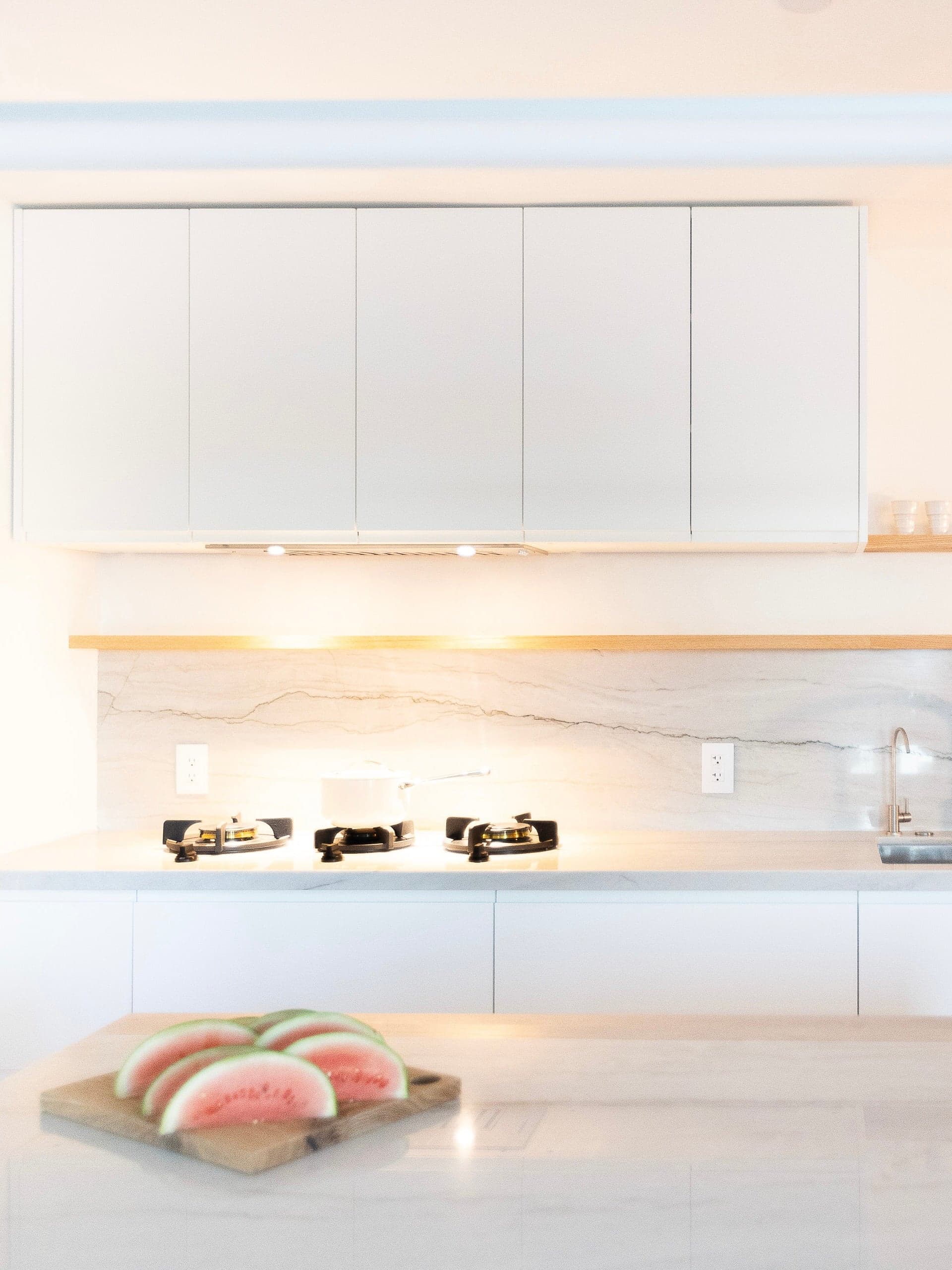 Floating shelf and countertop detail